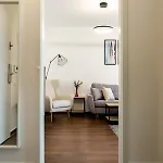 B&v 55 Qualis - Elegant With Parking Апартаменти *