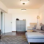 B&v 55 Qualis - Elegant With Parking Апартаменти Брашов
