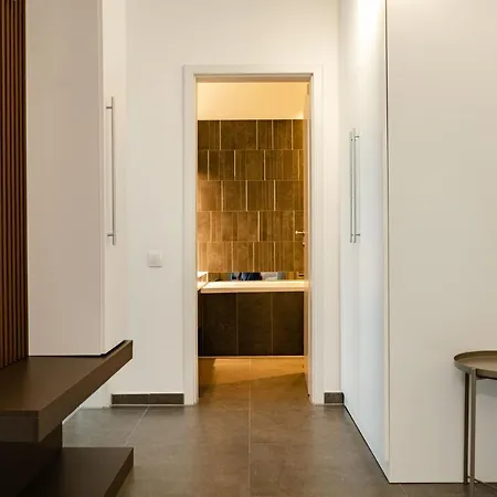 B&v 55 Qualis - Elegant With Parking Appartamento *